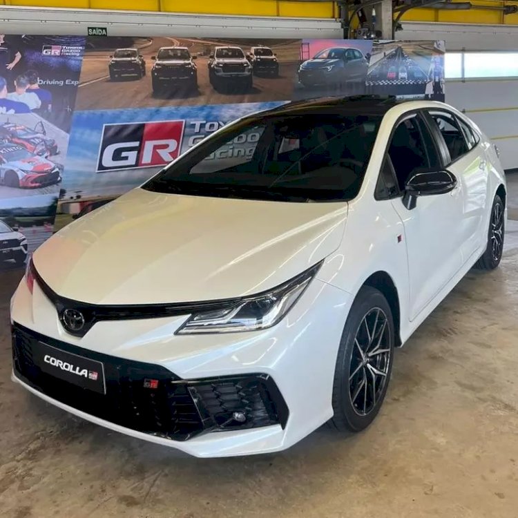 Toyota lança Corolla 2025 em versão com visual esportivo
