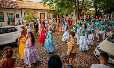 GRITO DE CARNAVAL EM PIRENÓPOLIS AGITA AS RUAS E ABRE ALAS PARA A FOLIA DE 2025