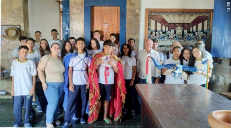 Estudantes visitam  museu histórico das  cavalhadas  de São Francisco de Goiás