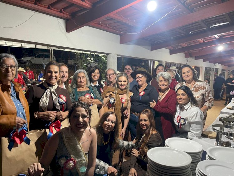 Uma noite de gala da cultura de São Francisco de Goiás.
