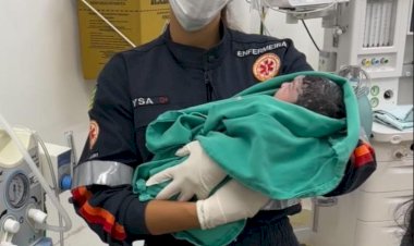 Socorristas do Samu de Petrolina de Goiás  fazem parto dentro da ambulância