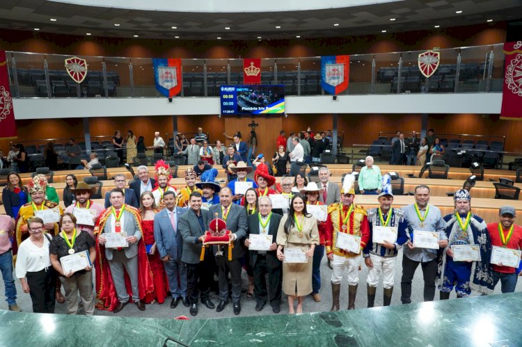 Deputados Lineu Olimpio e Coronel Adailton homenageiam participantes das Cavalhadas em sessão solene nesta 5ª-feira, 30