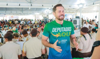 Ação da Alego leva programa Deputados Aqui  em Petrolina de Goiás e entrega de certificado  em São Francisco de Goiás